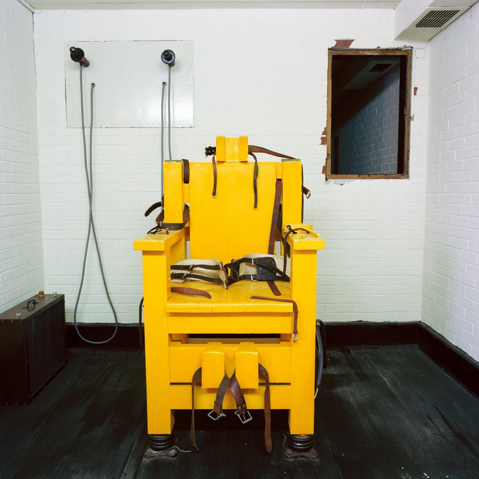 Lucinda Devlin: Electric Chair, Holman Unit, Atmore, Alabama, 1991, aus der Serie „The  Omega Suites” © Lucinda Devlin, courtesy Galerie m, Bochum